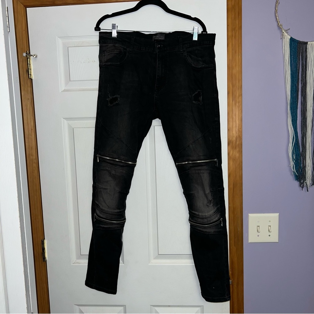 Black Distressed Men's Jeans